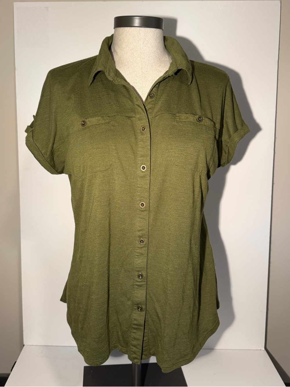 Sonoma Olive Green Women's Button-Front Short Sleeve Shirt. Medium